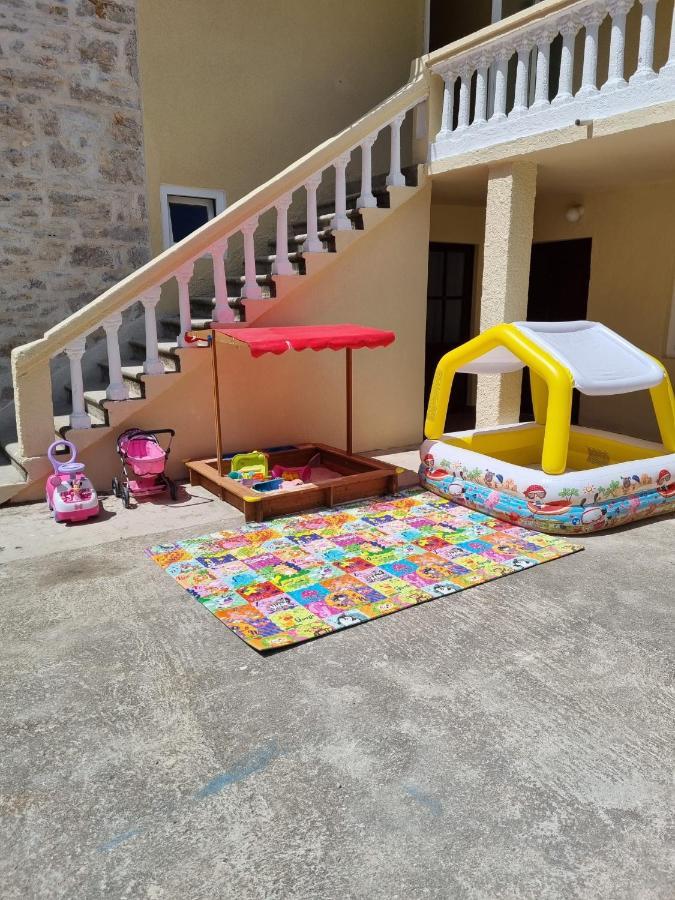 Apartmani Barbarosa Sveti Filip i Jakov Exterior photo