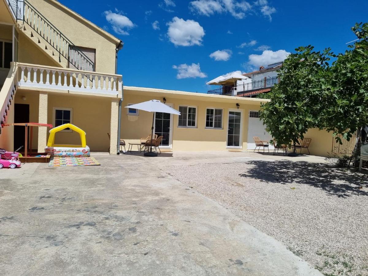 Apartmani Barbarosa Sveti Filip i Jakov Exterior photo