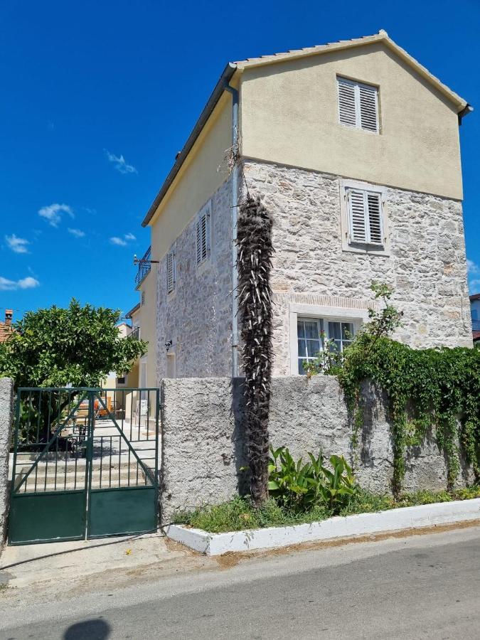 Apartmani Barbarosa Sveti Filip i Jakov Exterior photo